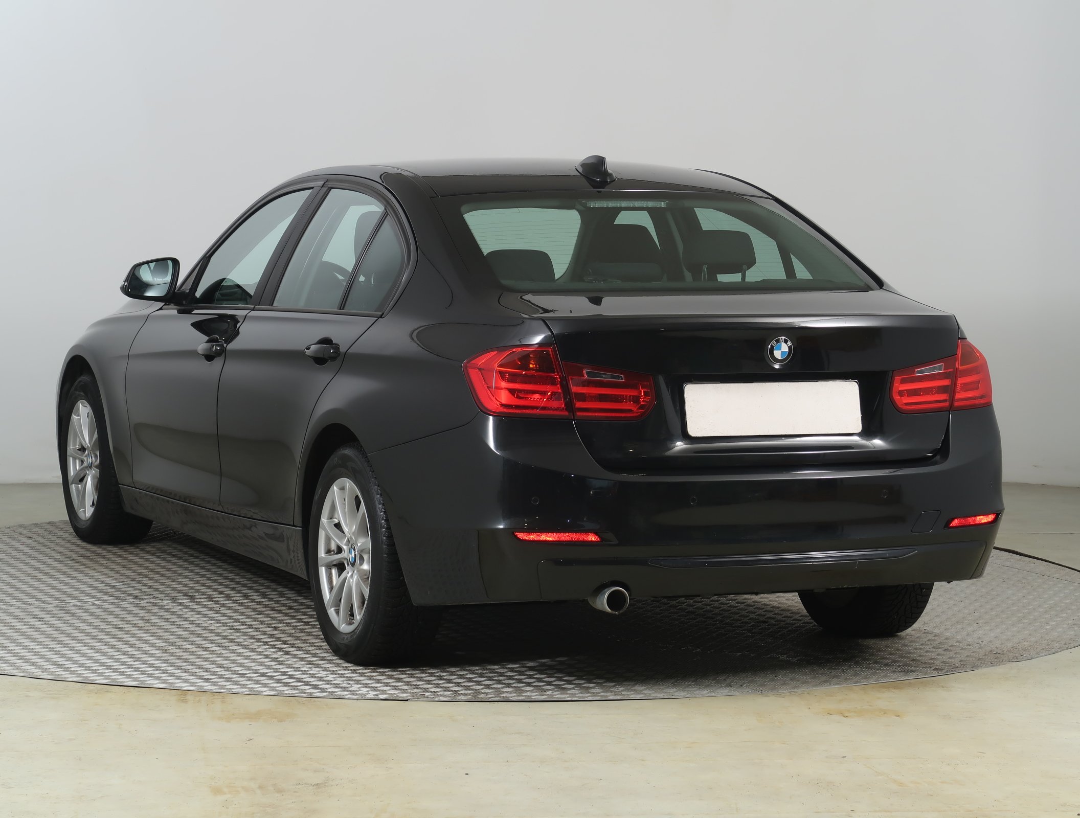 BMW Řada 3, 2012 - pohled č. 5