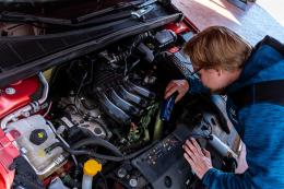 Pouze 64 % kupujících kontroluje ojeté auto před koupí